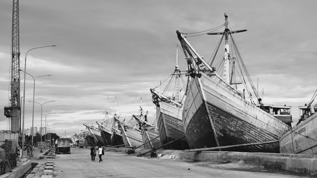Pelabuhan Sunda Kelapa, salah satu pelabuhan tertua di Indonesia