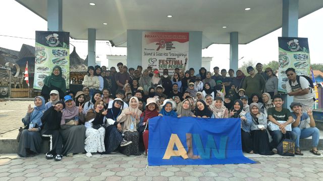 Ayo Less Waste menanam mangrove foto DAAI TV Kaligrafi Tiongkok