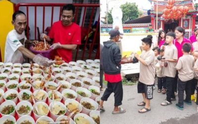 Vihara Ini Bagikan Takjil di Bulan Ramadan, Bukti Toleransi Agama di Indonesia